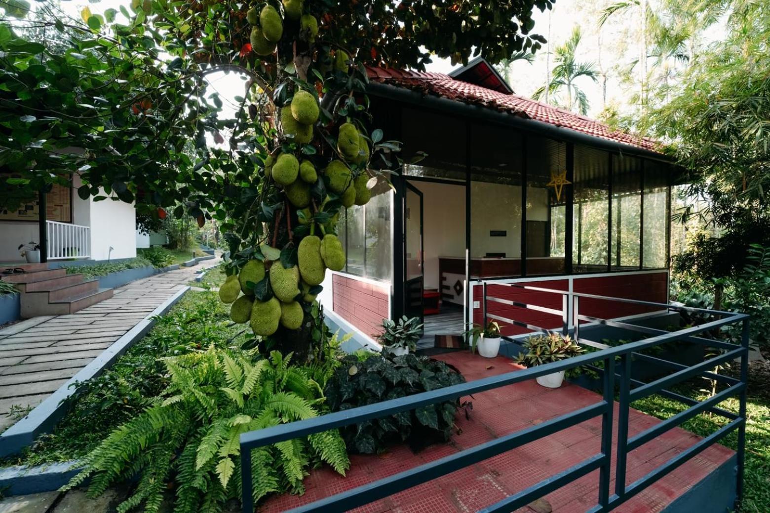 Le Vista Resort Sultan Bathery Bagian luar foto